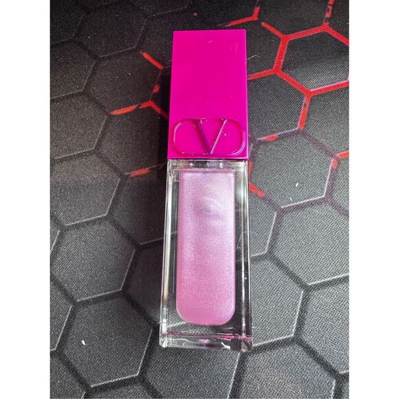 Valentino Beauty PUFFER GLOSS 300R in my glowing era - Picture 1 of 6